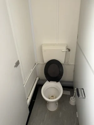  - Ref: 3664 - 24'x9' Toilet