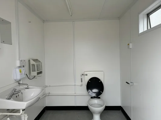  - Ref: 3664 - 24'x9' Toilet