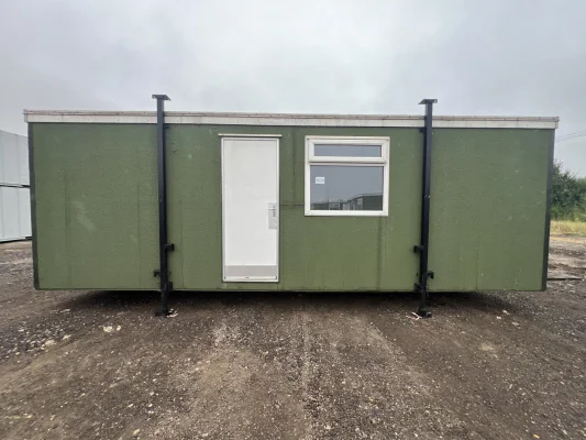  - Ref: 3679 - 24'x9' Cabins up to 24' Long