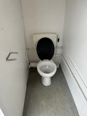  - Ref: 3688 - 32'x10' Toilet