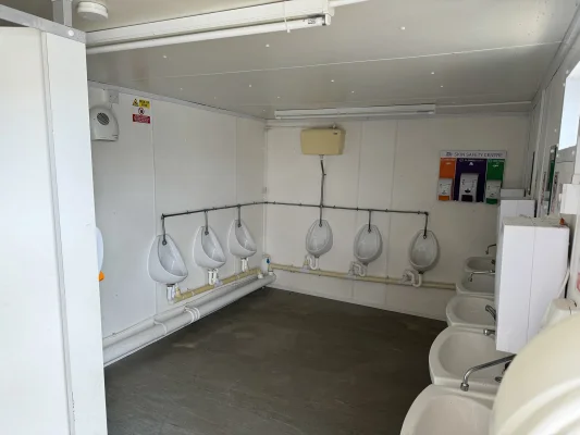  - Ref: 3688 - 32'x10' Toilet