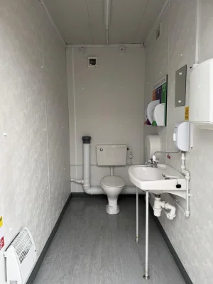  - Ref: 3726 - 24'x9' Toilet