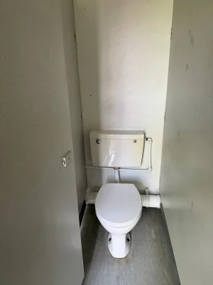  - Ref: 3717 - 32'x10' Toilet