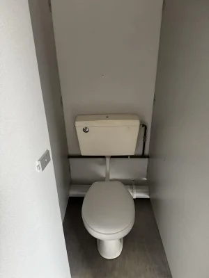  - Ref: 3804 - 32'x10' Toilet