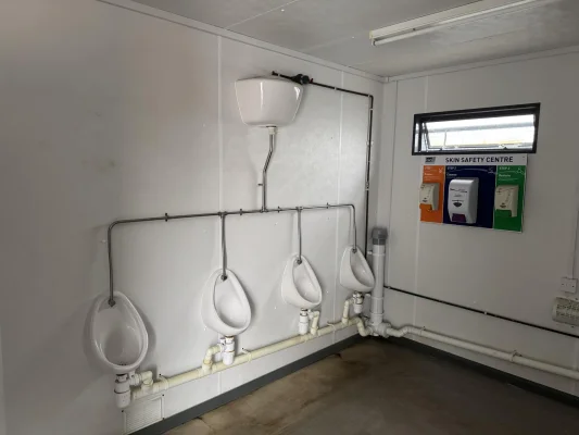  - Ref: 3804 - 32'x10' Toilet